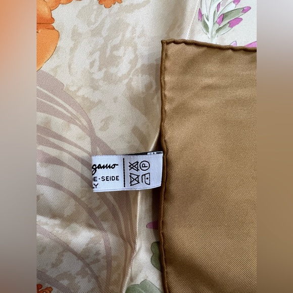 Ferragamo silk scarf - Picture 6 of 6